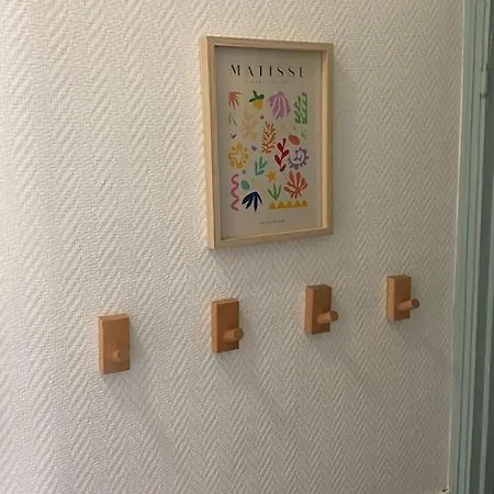 Le Curieux St Dizier Apartman *